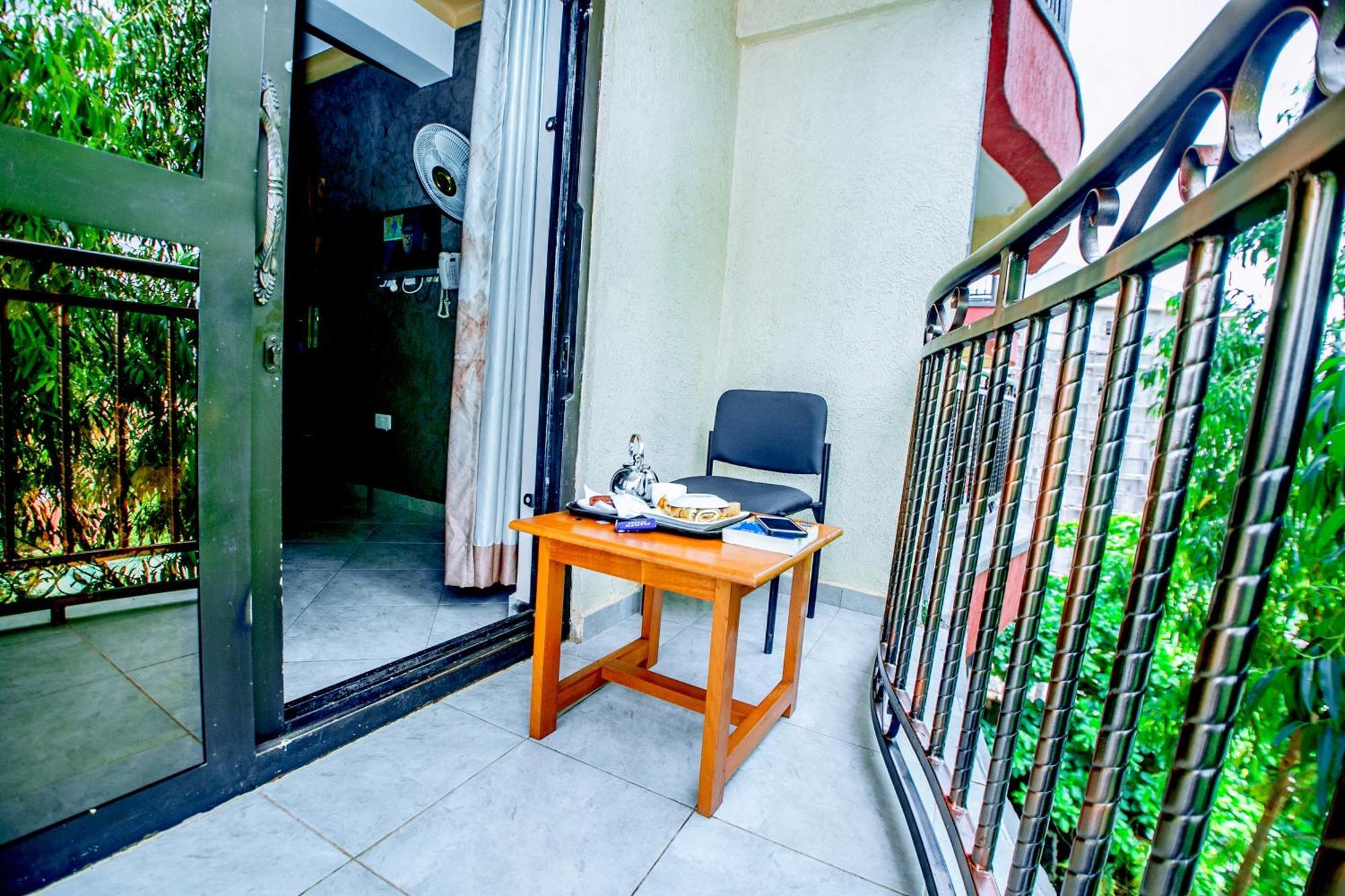 Harts Motel Kampala Buitenkant foto